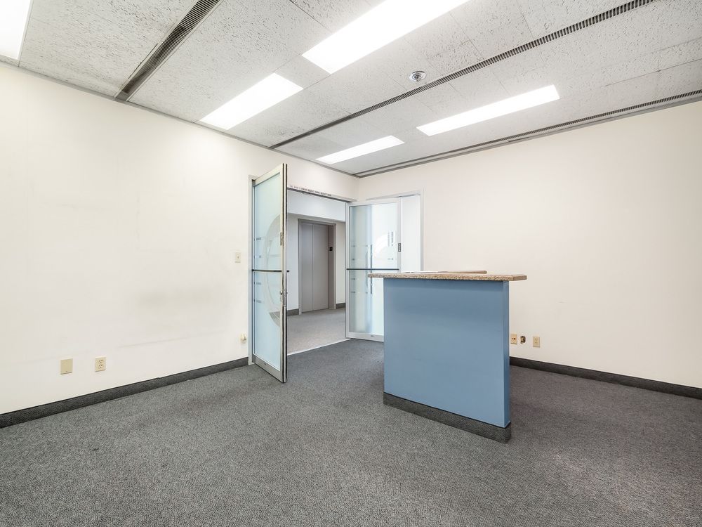 Office Space Available in Excellent Condition & Move-In Ready : 1221 Van Ness Ave, Fresno, CA 93721